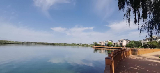 2023年8月23日，督察组前期暗查发现，芦水湾生态旅游景区建有违规人工湖。（中央第四生态环境保护督察组供图）