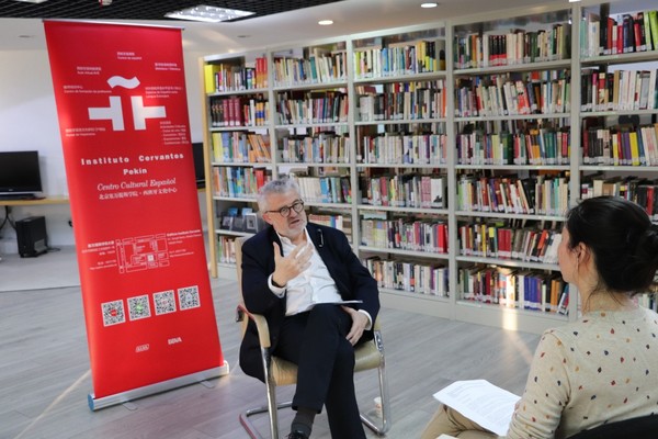 西班牙普拉多博物馆馆长米格尔·法洛米尔·福斯在北京塞万提斯学院接受人民网专访。北京塞万提斯学院供图